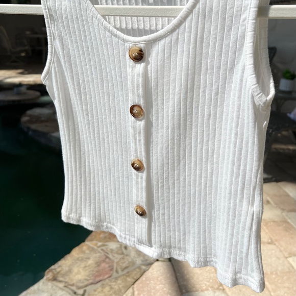 Sleeveless Cream Ribbed Top - Picture 3 of 16
